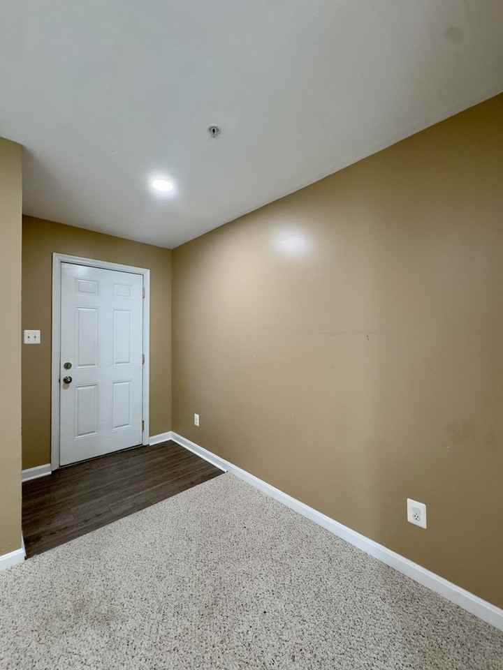 130 Mohegan Dr - Photo 5 of 32