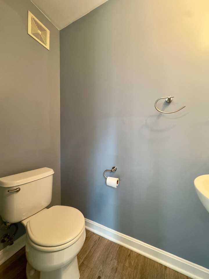 130 Mohegan Dr - Photo 7 of 32