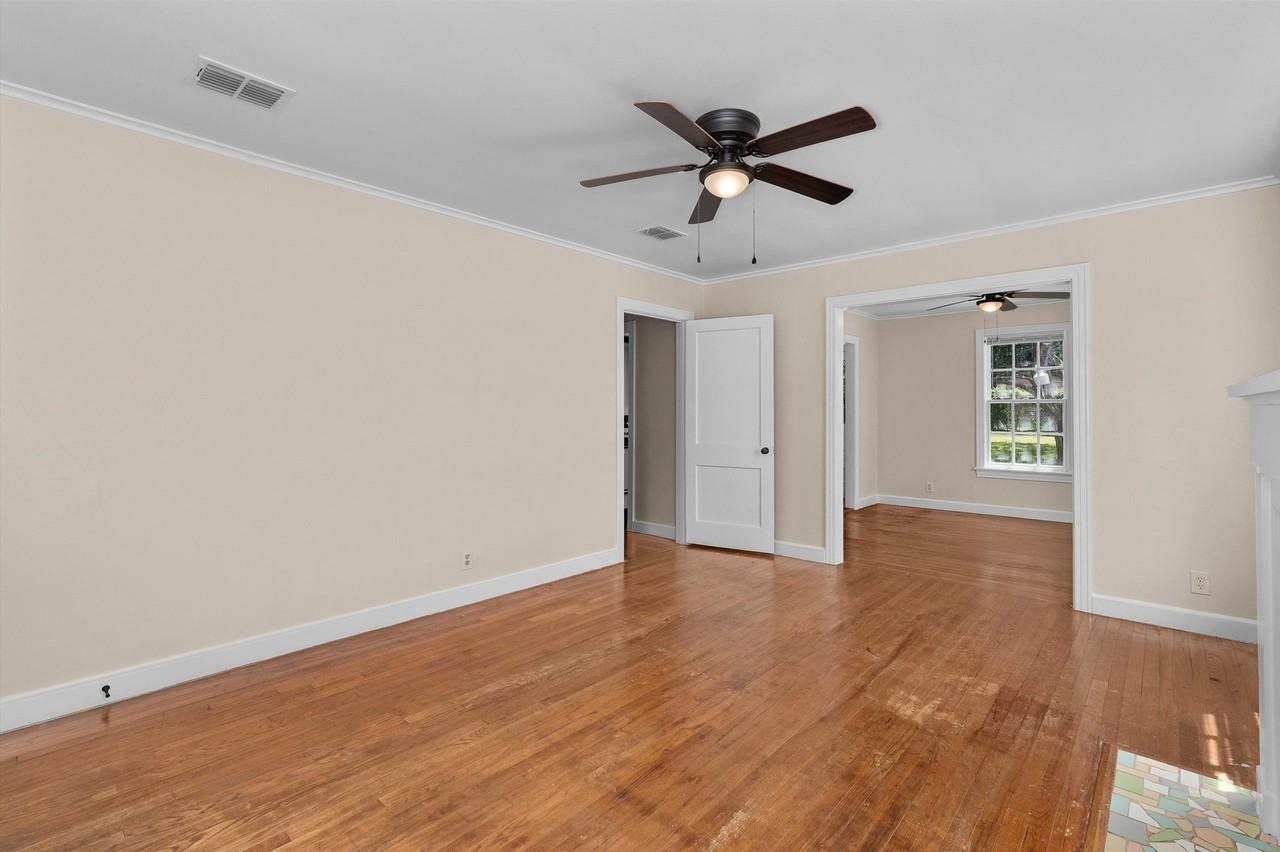 835 Robinhood St #1 - Photo 3 of 24