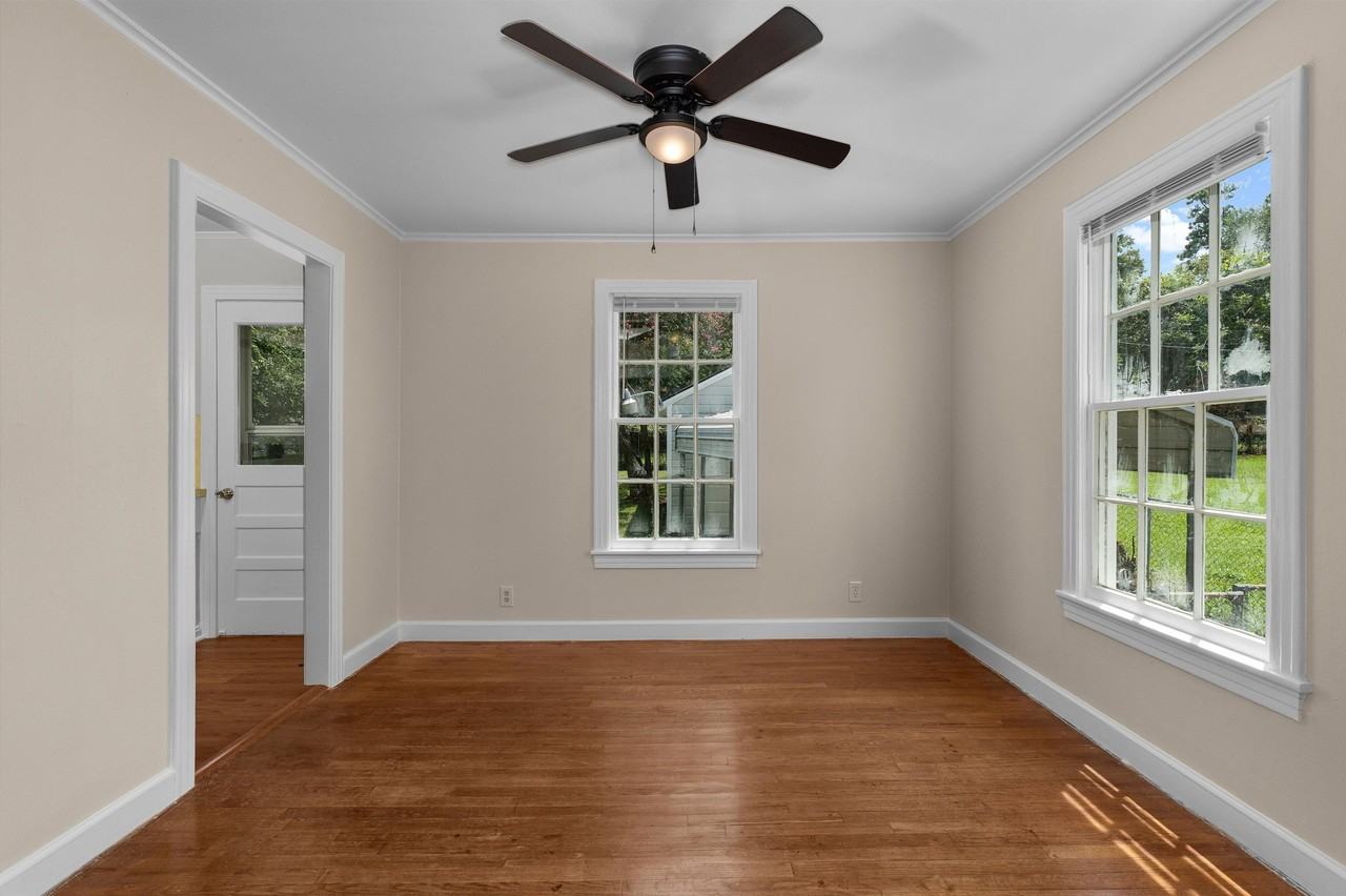 835 Robinhood St #1 - Photo 4 of 24