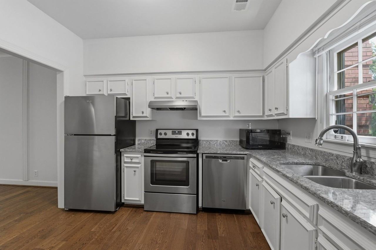 115 Westwood Trce - Photo 4 of 27