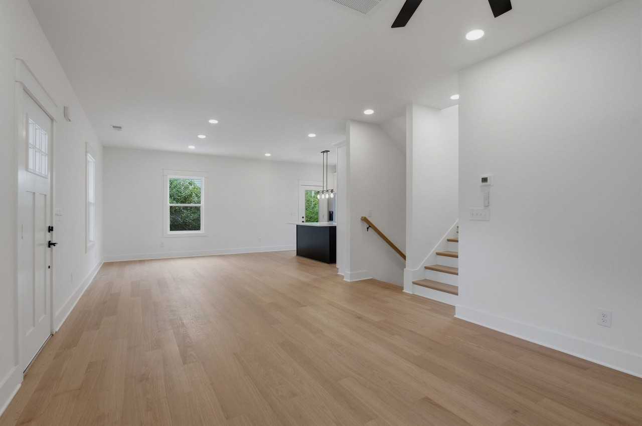274 38th Ave N - Photo 5 of 41