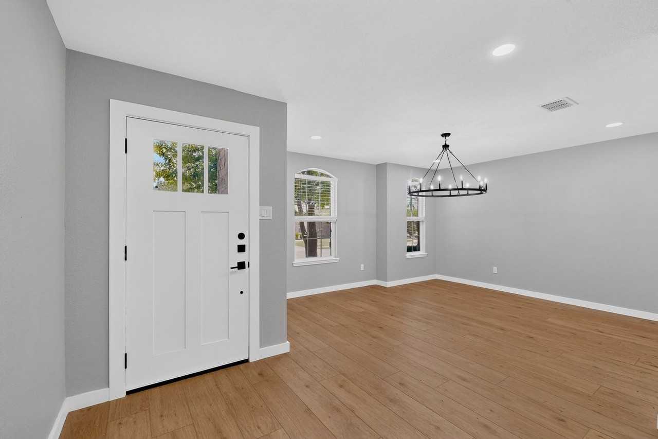 13291 Guerin Dr - Photo 7 of 50