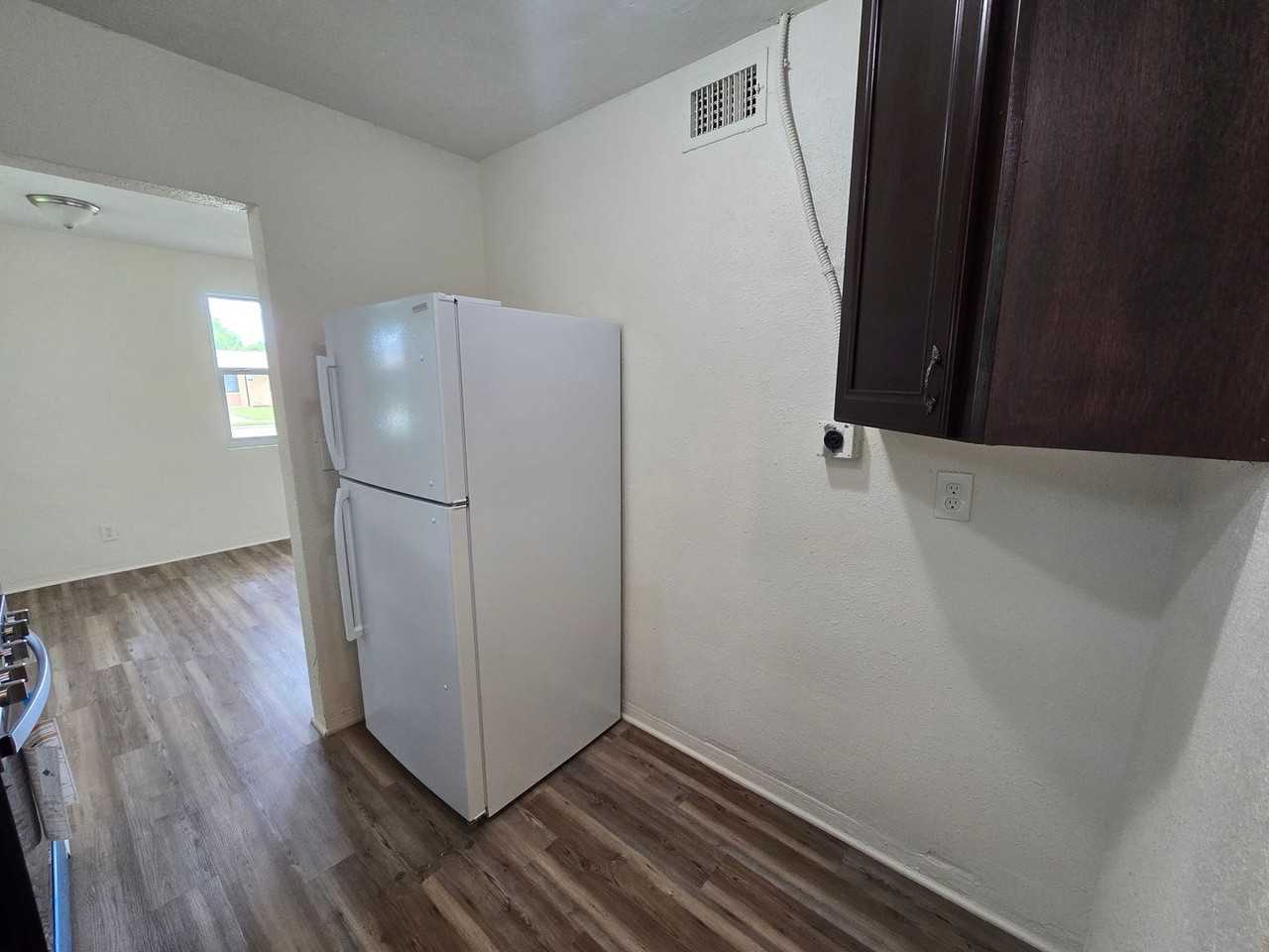 444 S Caroline St - Photo 5 of 18