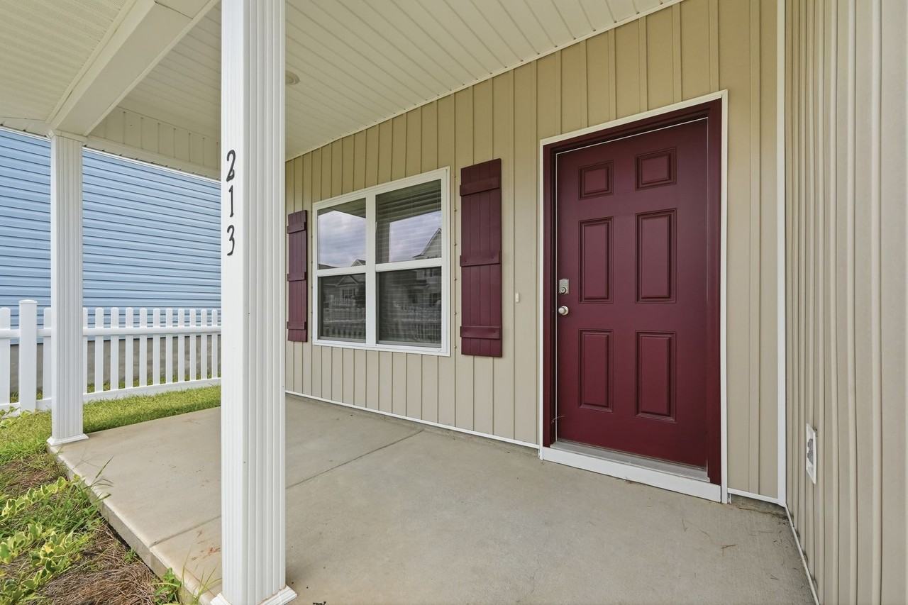 213 Huckleberry St - Photo 2 of 38
