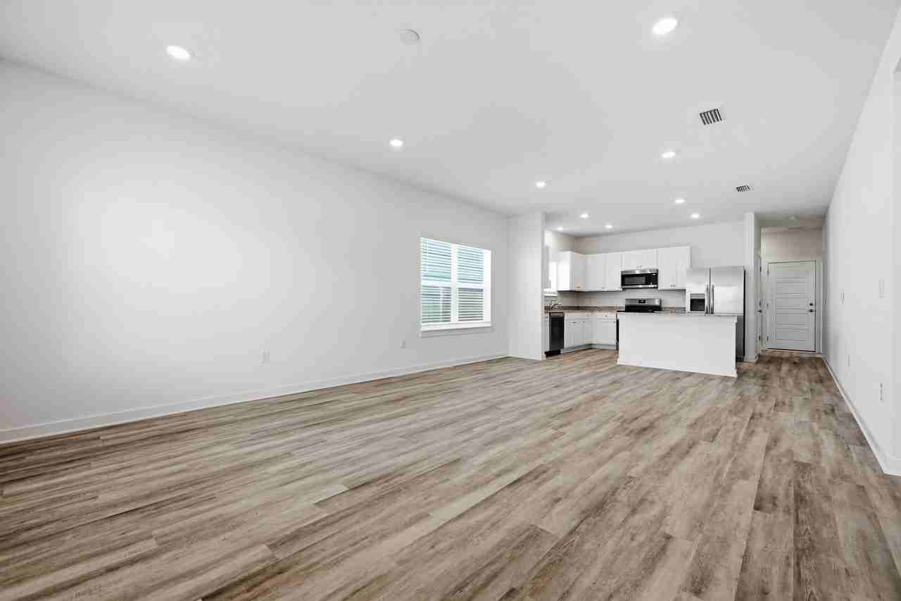 213 Huckleberry St - Photo 3 of 38