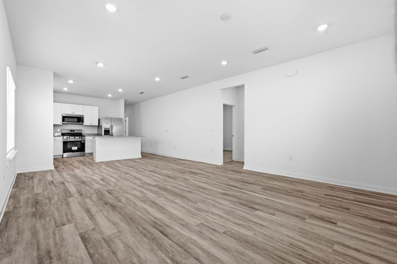 213 Huckleberry St - Photo 4 of 38