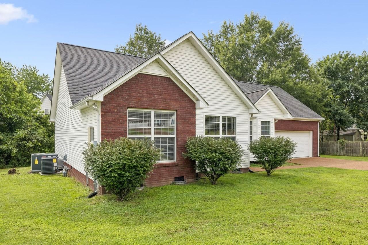 3106 Jeffrey Ct - Photo 2 of 50