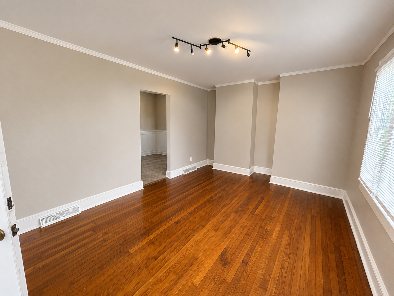 38B Wallace St - Photo 2 of 6