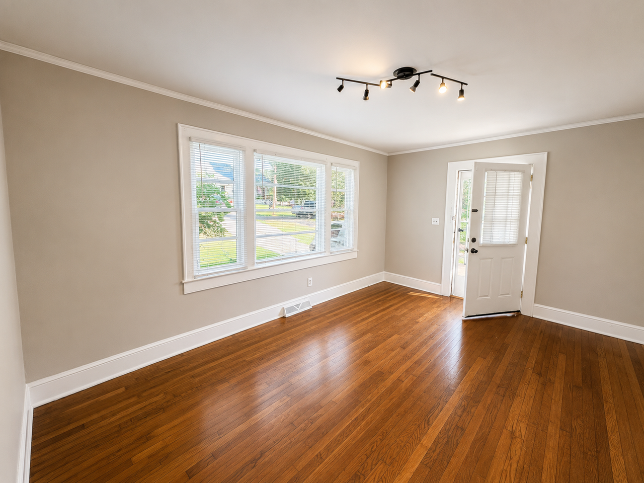 38B Wallace St - Photo 3 of 6
