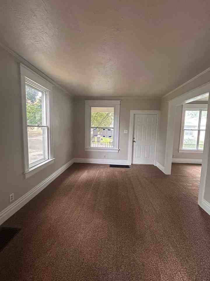 1815 Bayer Ave - Photo 2 of 10