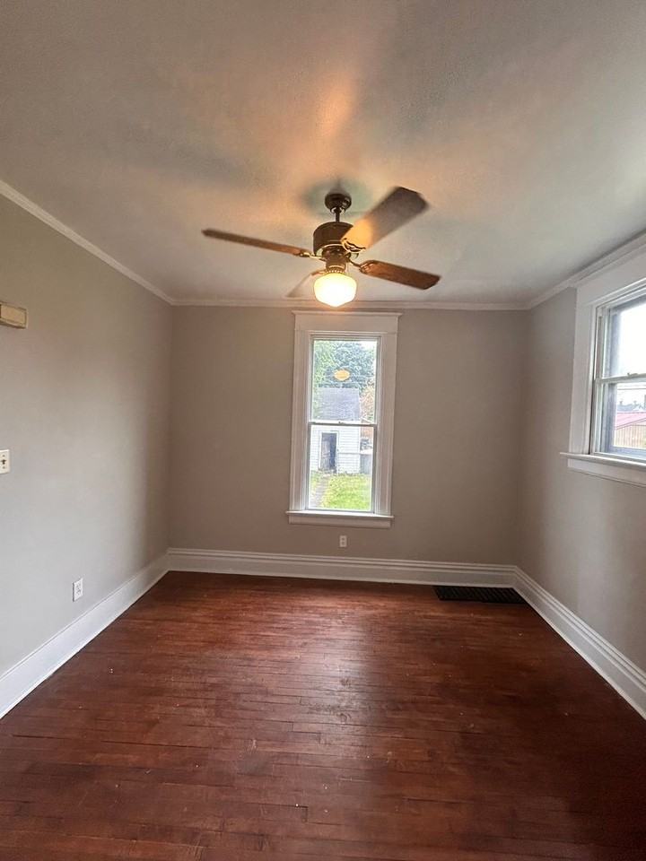 1815 Bayer Ave - Photo 4 of 10