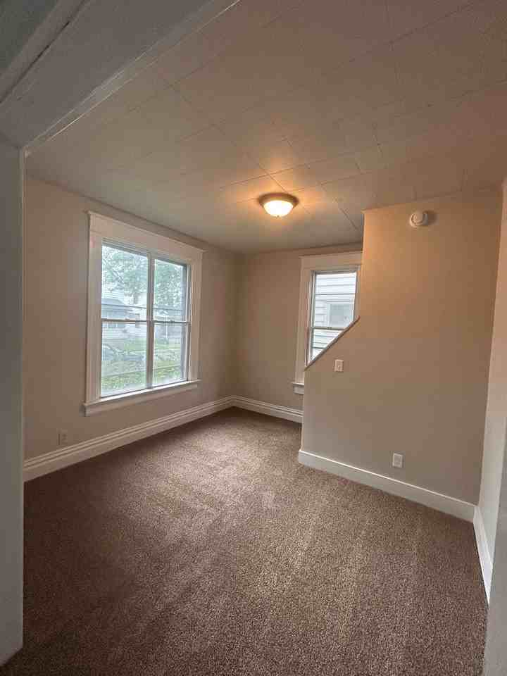 1815 Bayer Ave - Photo 5 of 10