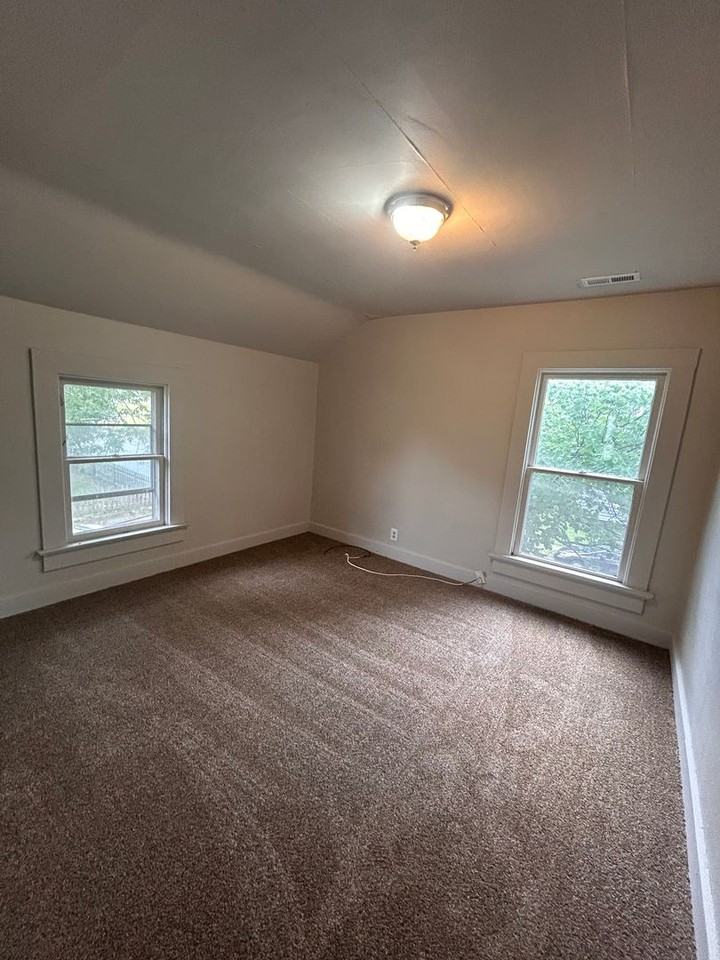 1815 Bayer Ave - Photo 7 of 10