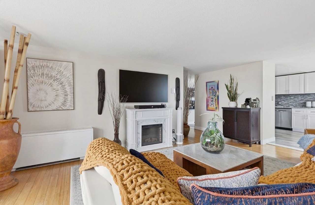 1155 Ash St - Photo 2 of 27