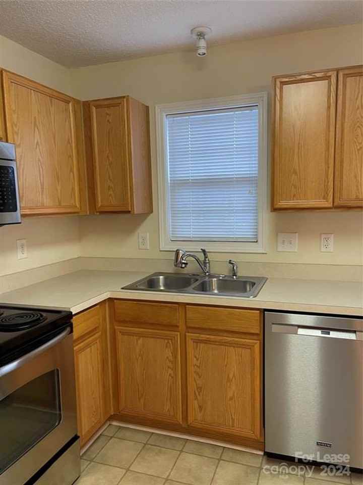1623 Oak Leaf Dr Nw - Photo 2 of 11