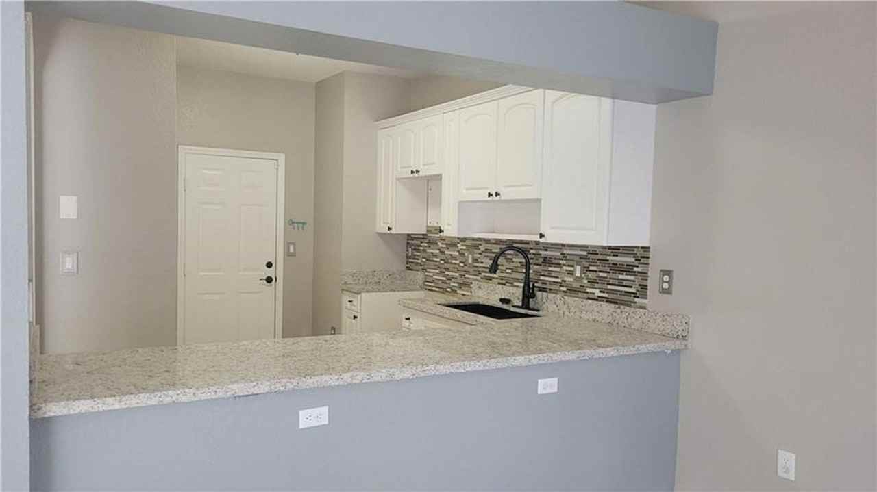 4948 Sw 136th Ave - Photo 2 of 14
