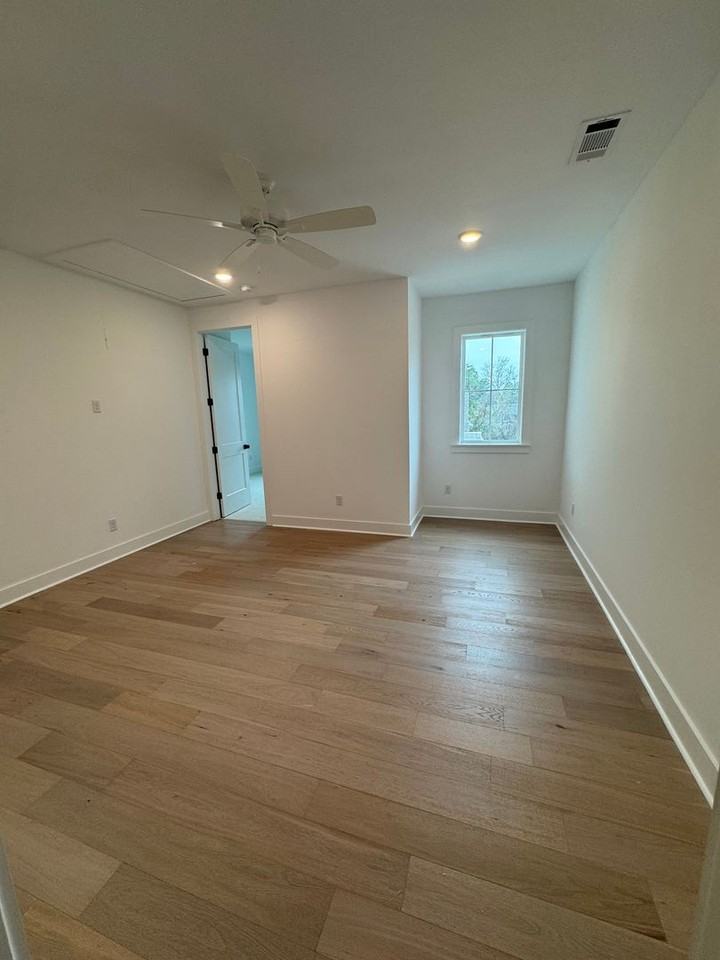 806 Lilla Ln - Photo 3 of 9