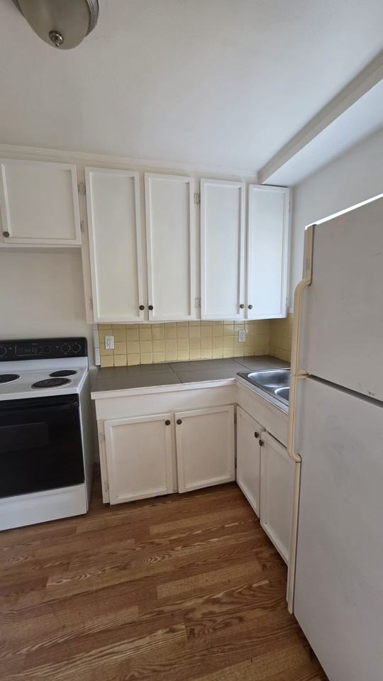 3700 Pasadena St #7 - Photo 7 of 10