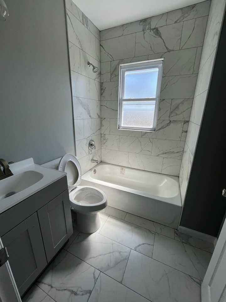 494 E 18th St #1 - Photo 4 of 6