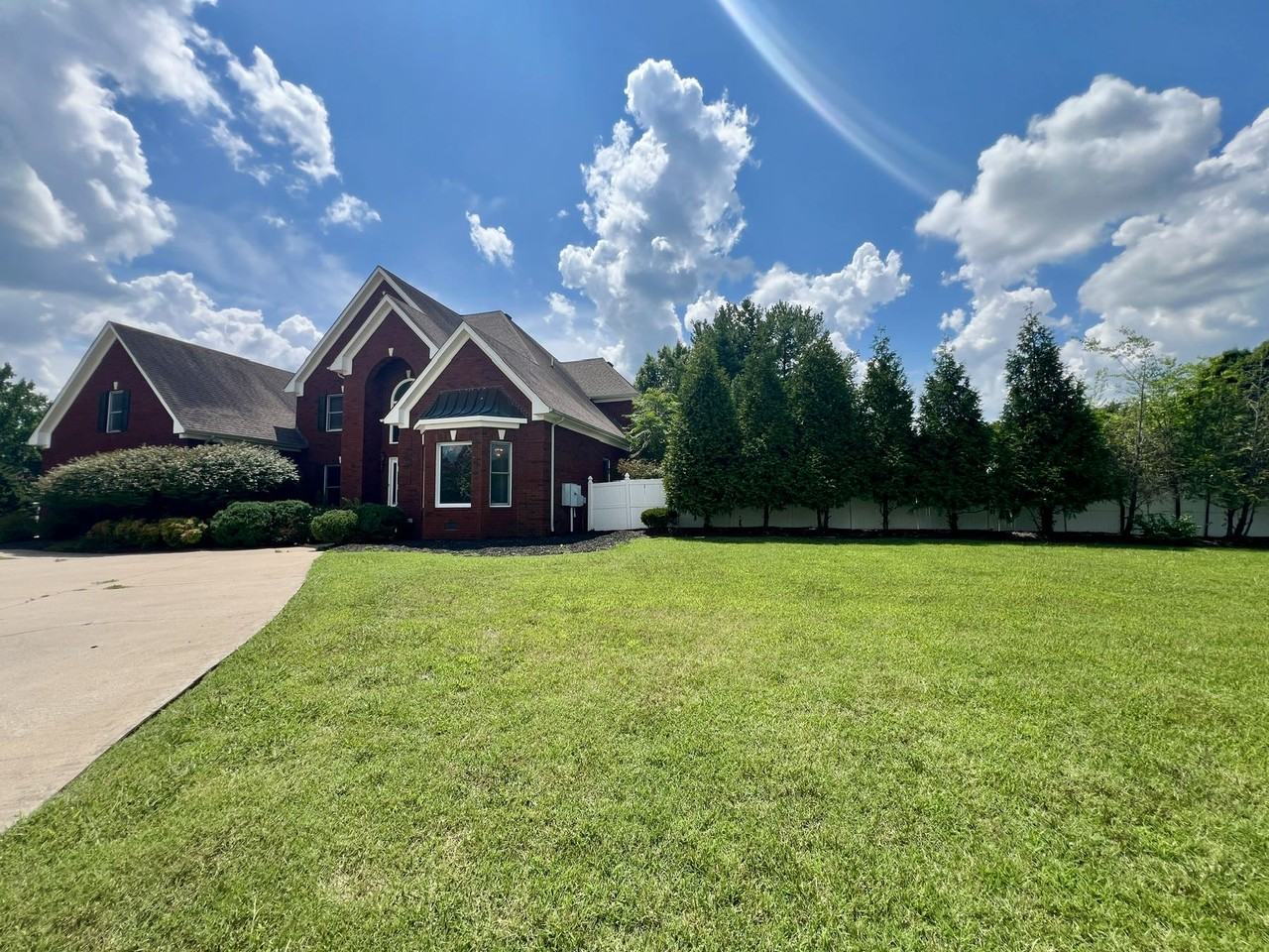2903 Saint Johns Dr - Photo 3 of 43