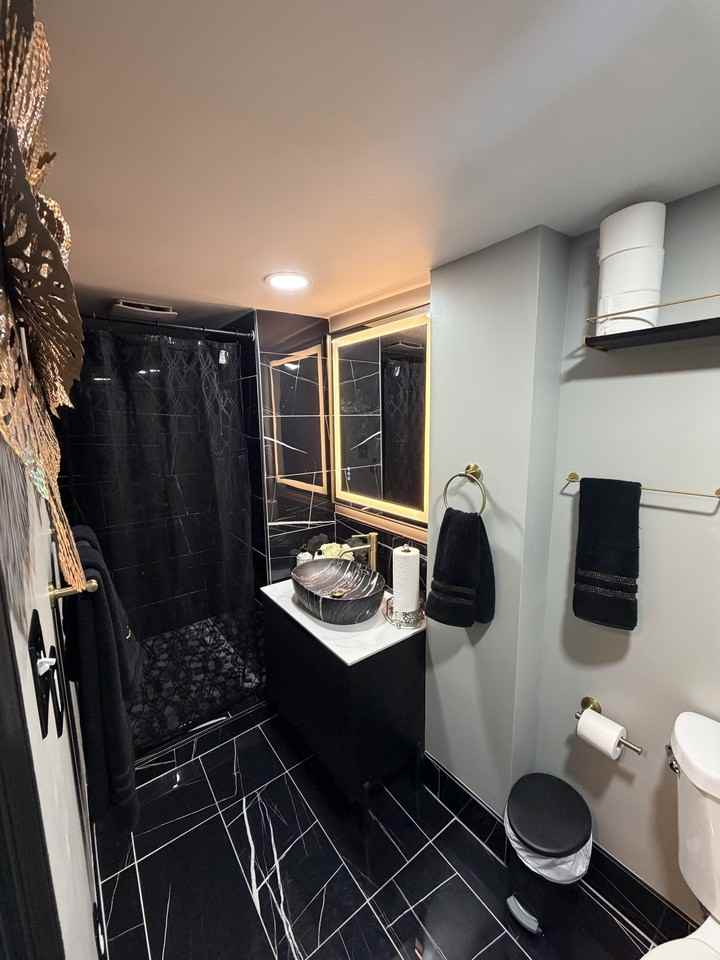 214 W 39th St - Photo 2 of 14