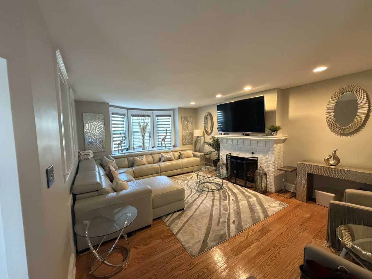 214 W 39th St - Photo 7 of 14