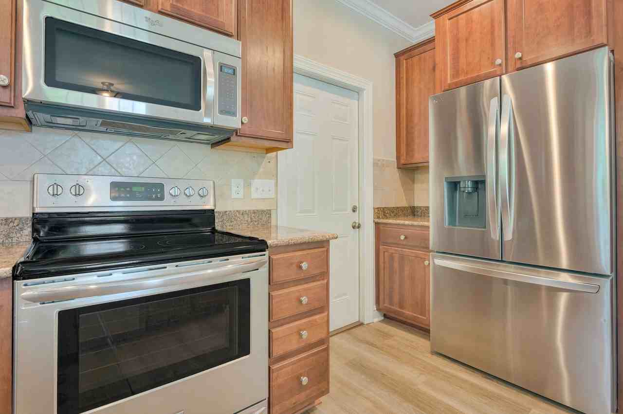 107 Mckinnon Pl - Photo 3 of 47