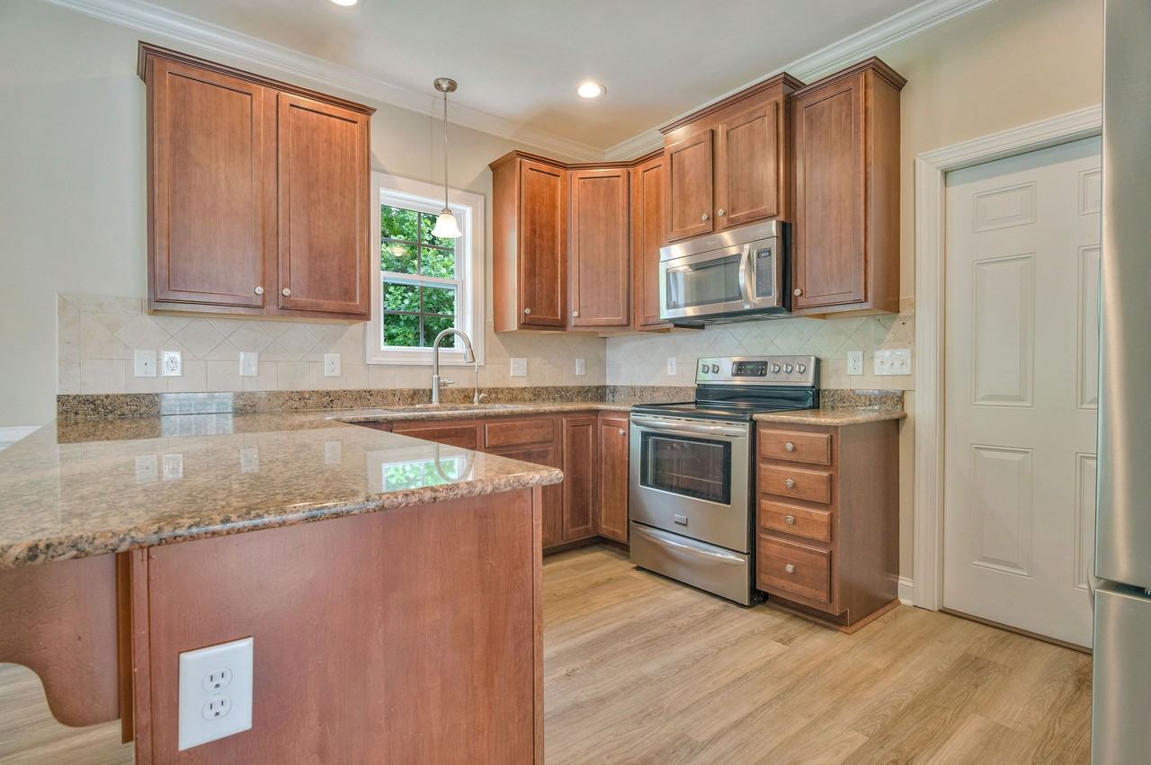 107 Mckinnon Pl - Photo 2 of 47