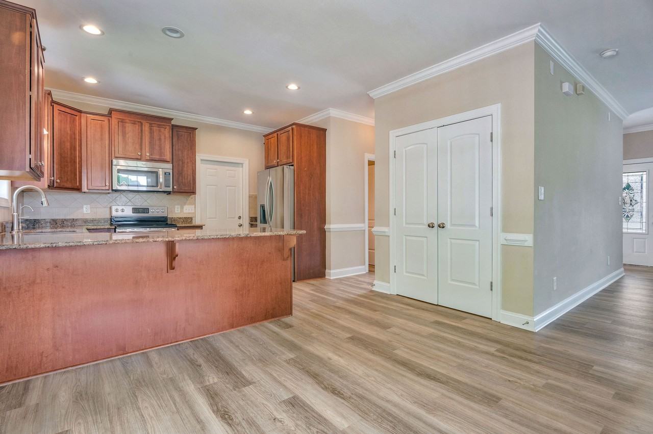 107 Mckinnon Pl - Photo 4 of 47