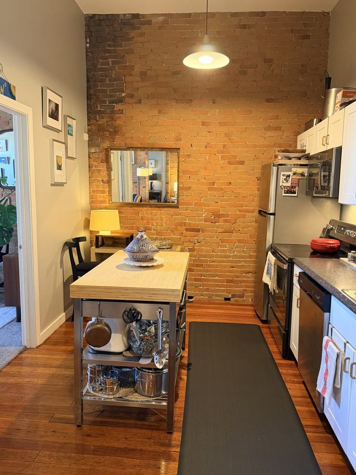 140 Main St #34 - Photo 3 of 11