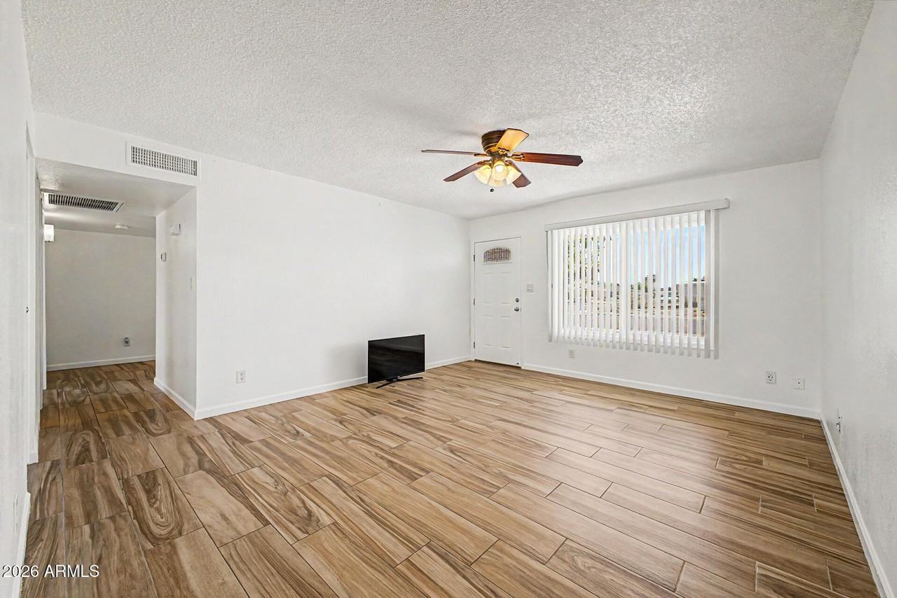 20601 N 33rd Ave - Photo 4 of 29