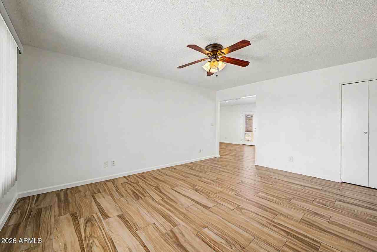 20601 N 33rd Ave - Photo 6 of 29