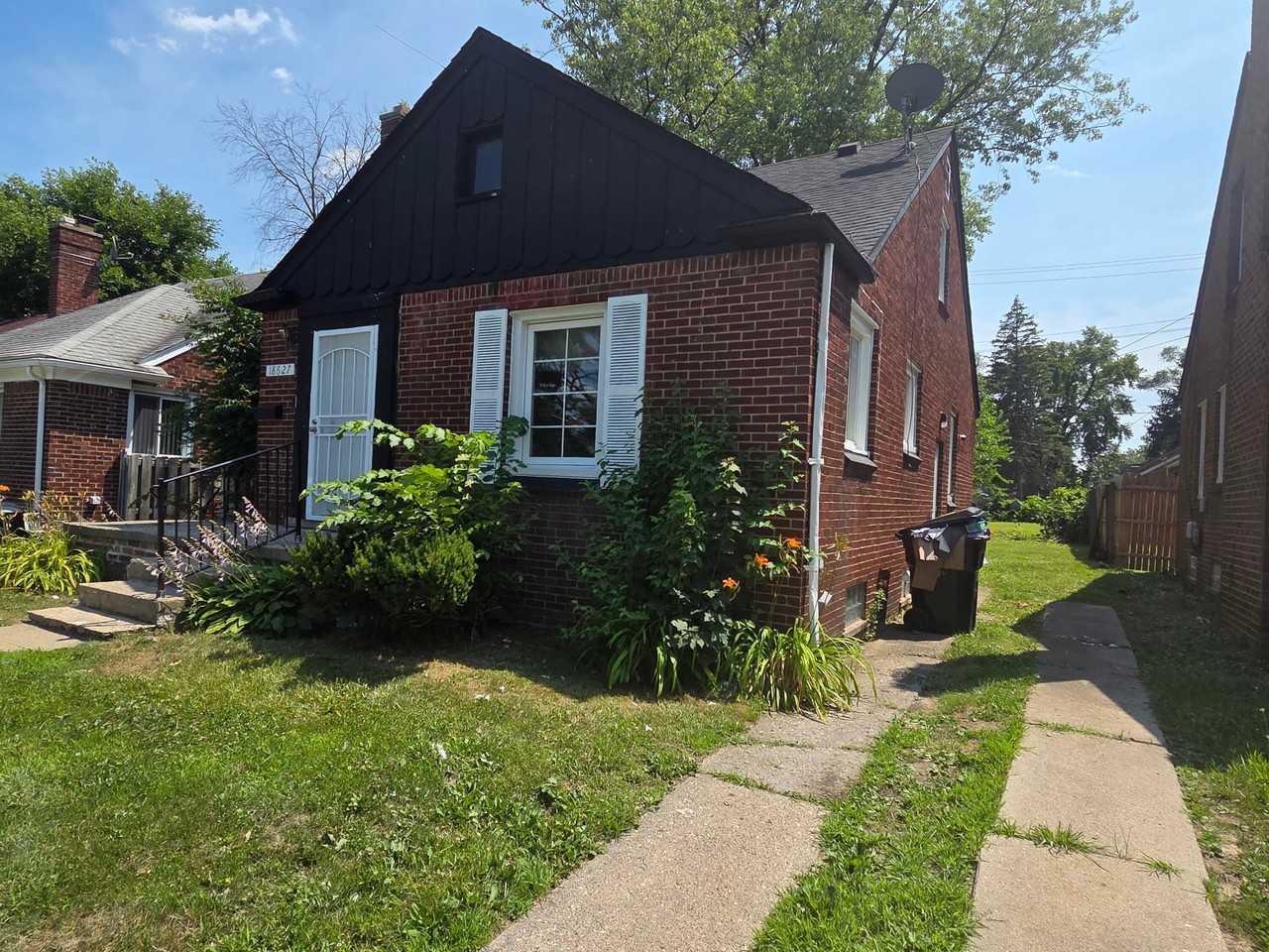 18627 Curtis St - Photo 2 of 25