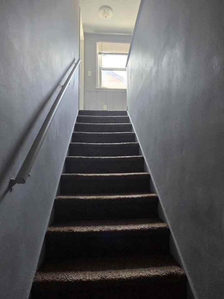 18627 Curtis St - Photo 7 of 25