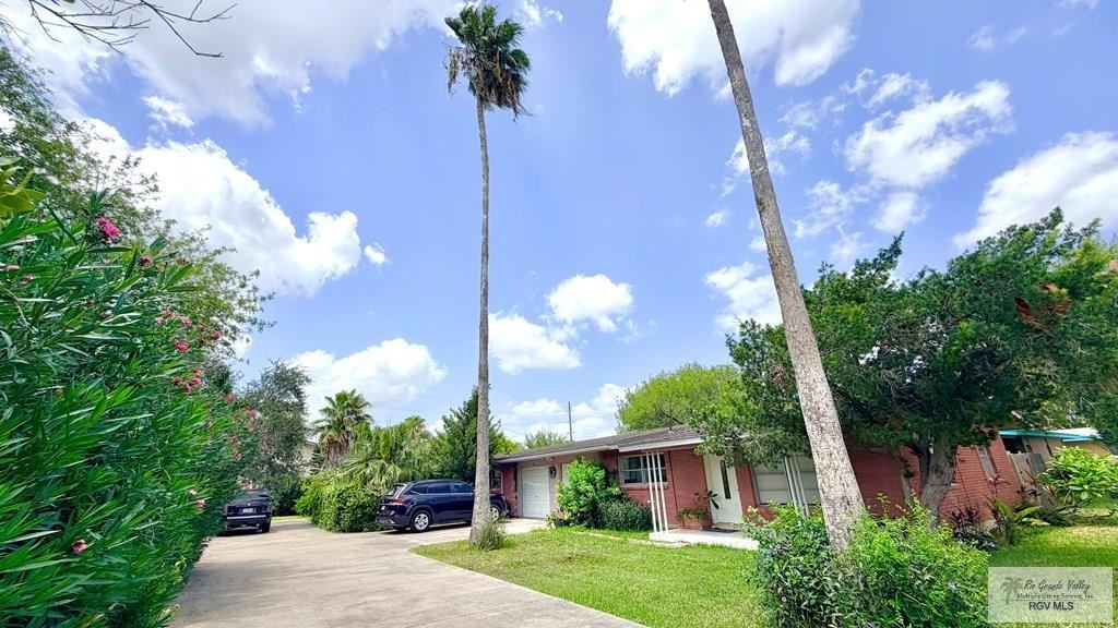 1111 Rosemond Ct - Photo 3 of 19