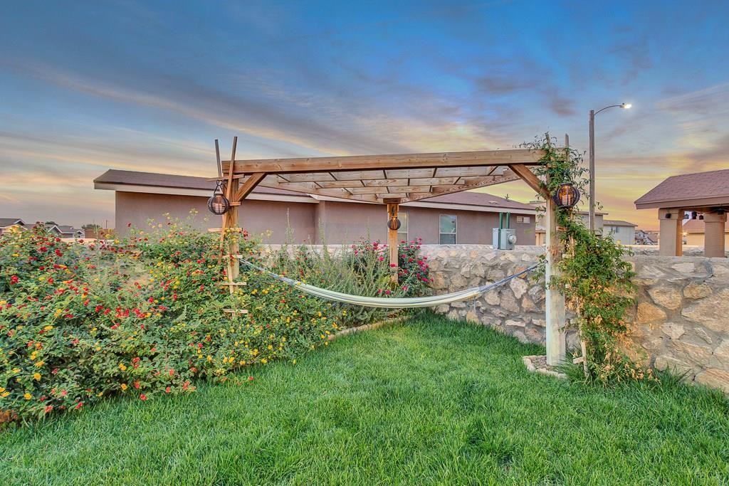 3925 Hueco Valley Dr - Photo 3 of 34