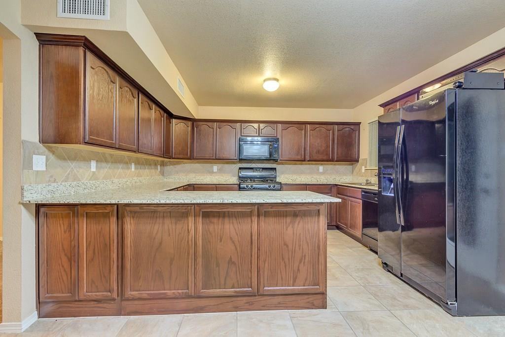 3925 Hueco Valley Dr - Photo 4 of 34