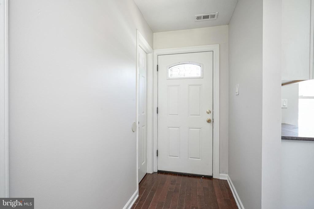 2205 Elberta Ln - Photo 3 of 26