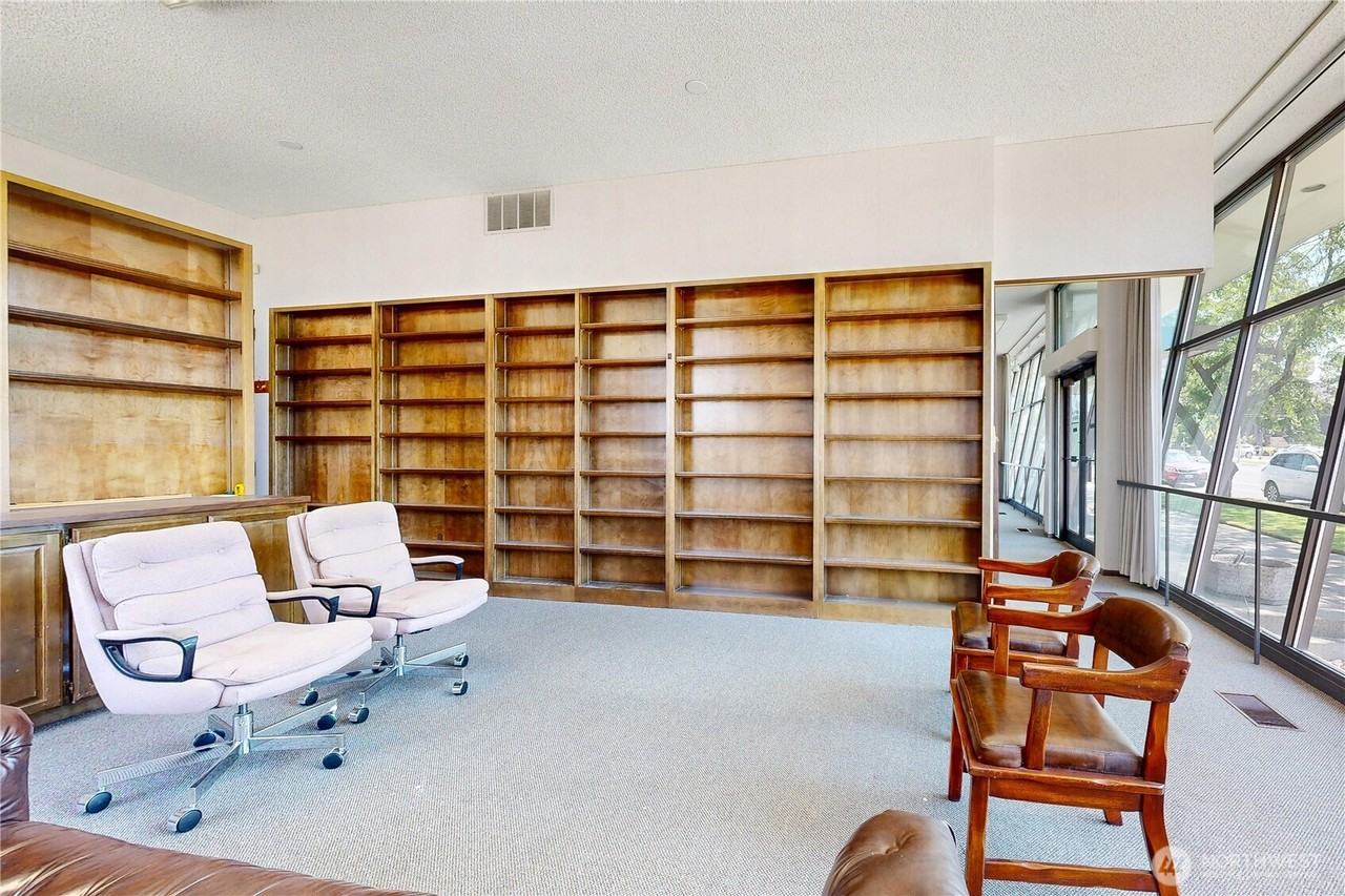 103 E Poplar St - Photo 6 of 41