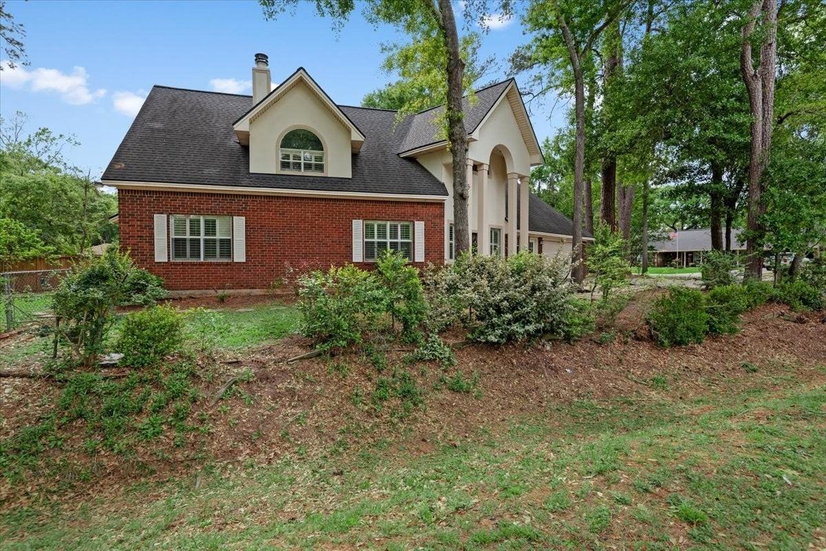 14151 Buckingham Ln - Photo 2 of 38
