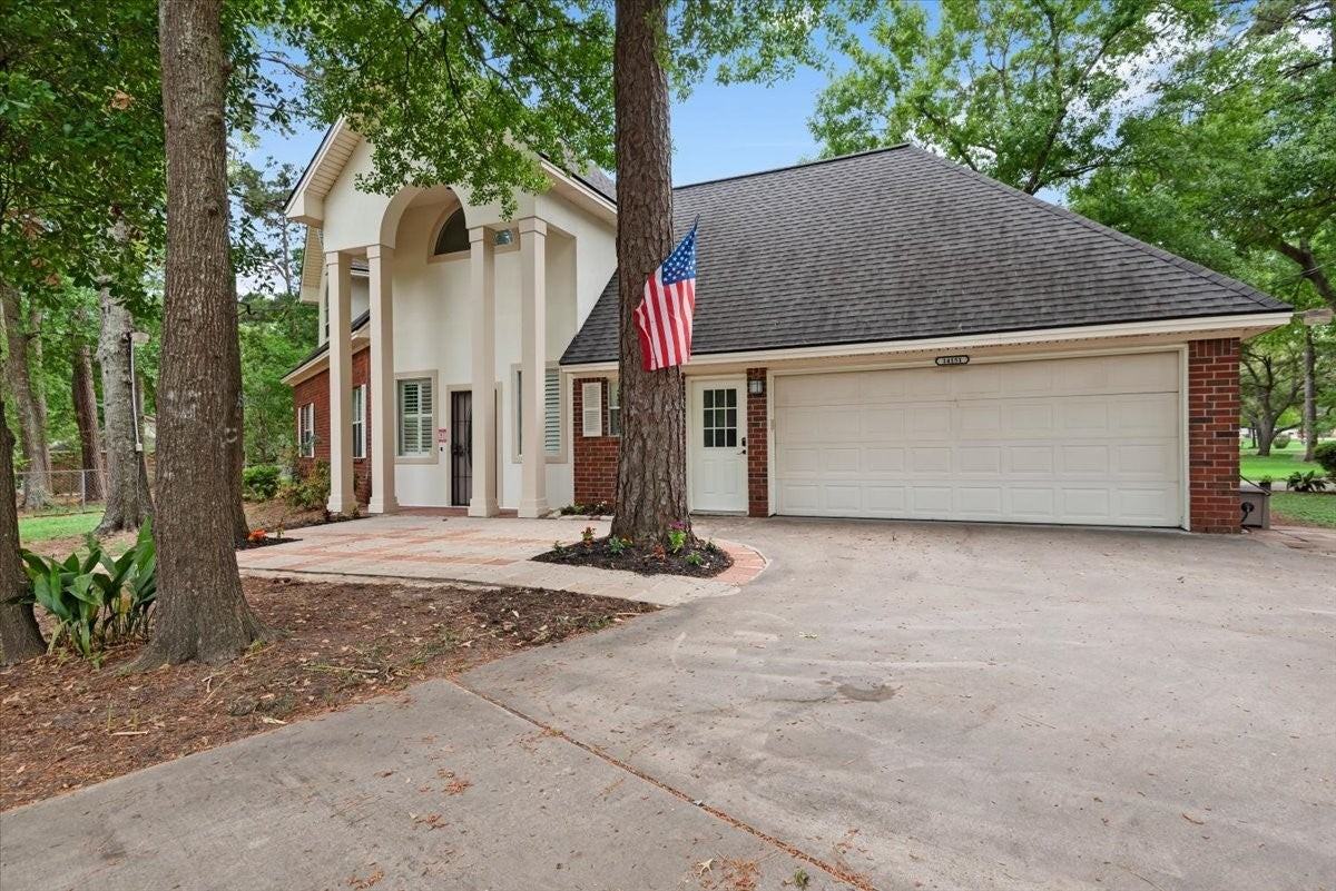 14151 Buckingham Ln - Photo 3 of 38