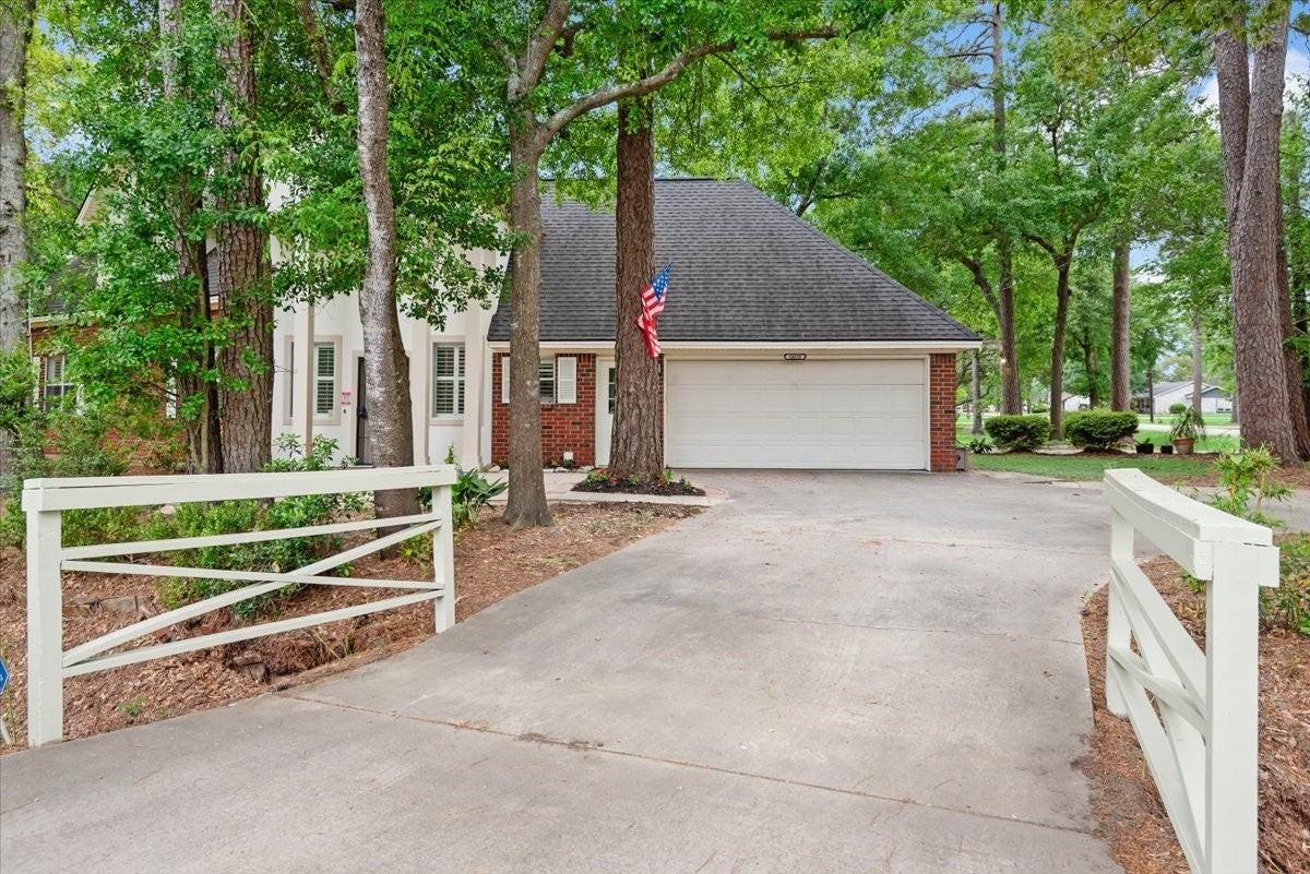 14151 Buckingham Ln - Photo 5 of 38