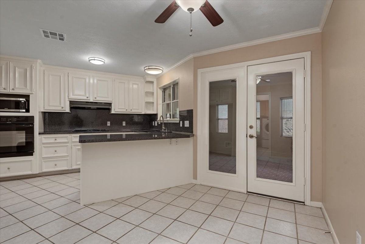 14151 Buckingham Ln - Photo 7 of 38