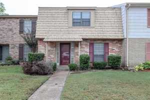 featured image of 5725 Townhouse Ln