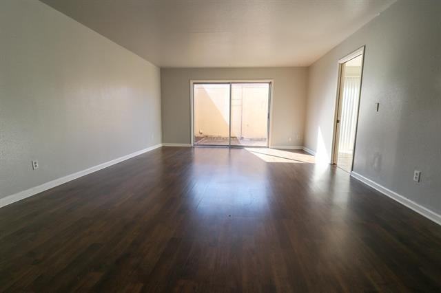 5725 Townhouse Ln - Photo 4 of 20