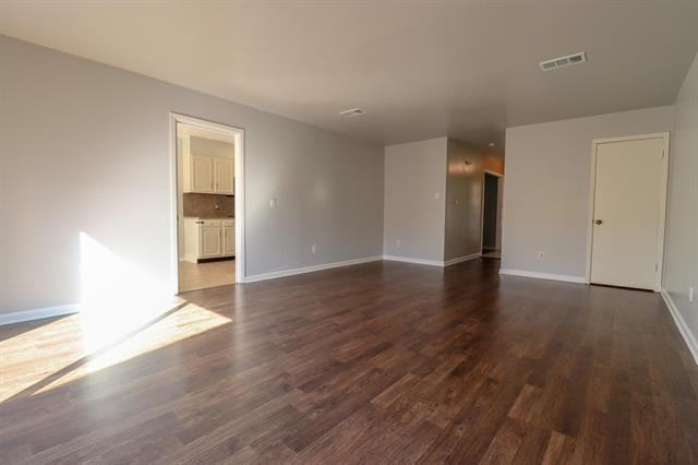 5725 Townhouse Ln - Photo 5 of 20