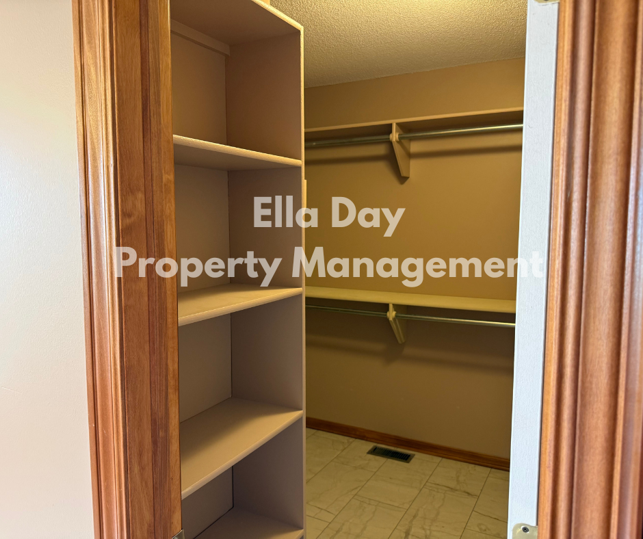 3025 N Triple Creek Dr #1 - Photo 4 of 10