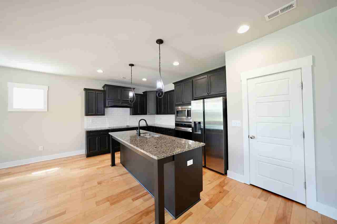 444 Beacon Ridge Blvd #1 - Photo 6 of 31