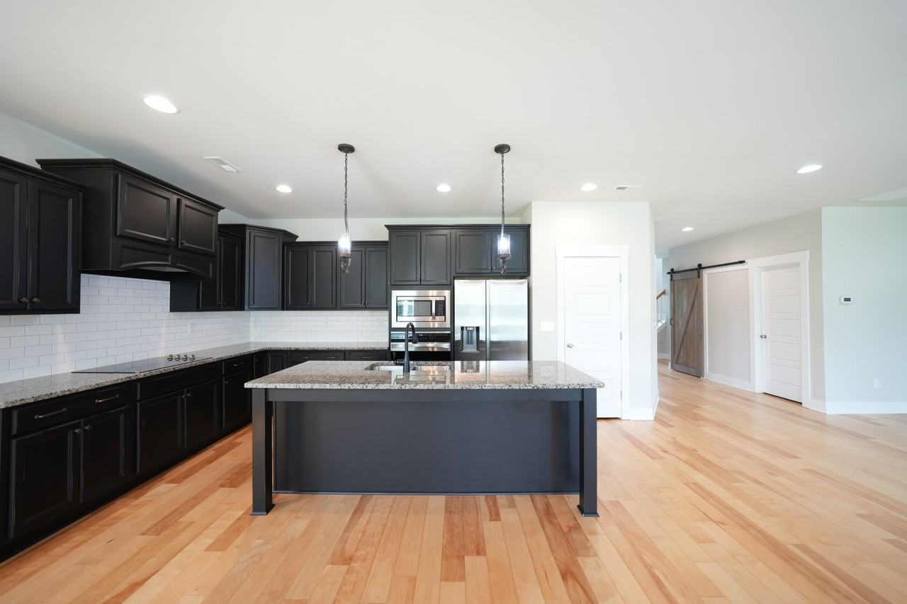 444 Beacon Ridge Blvd #1 - Photo 7 of 31